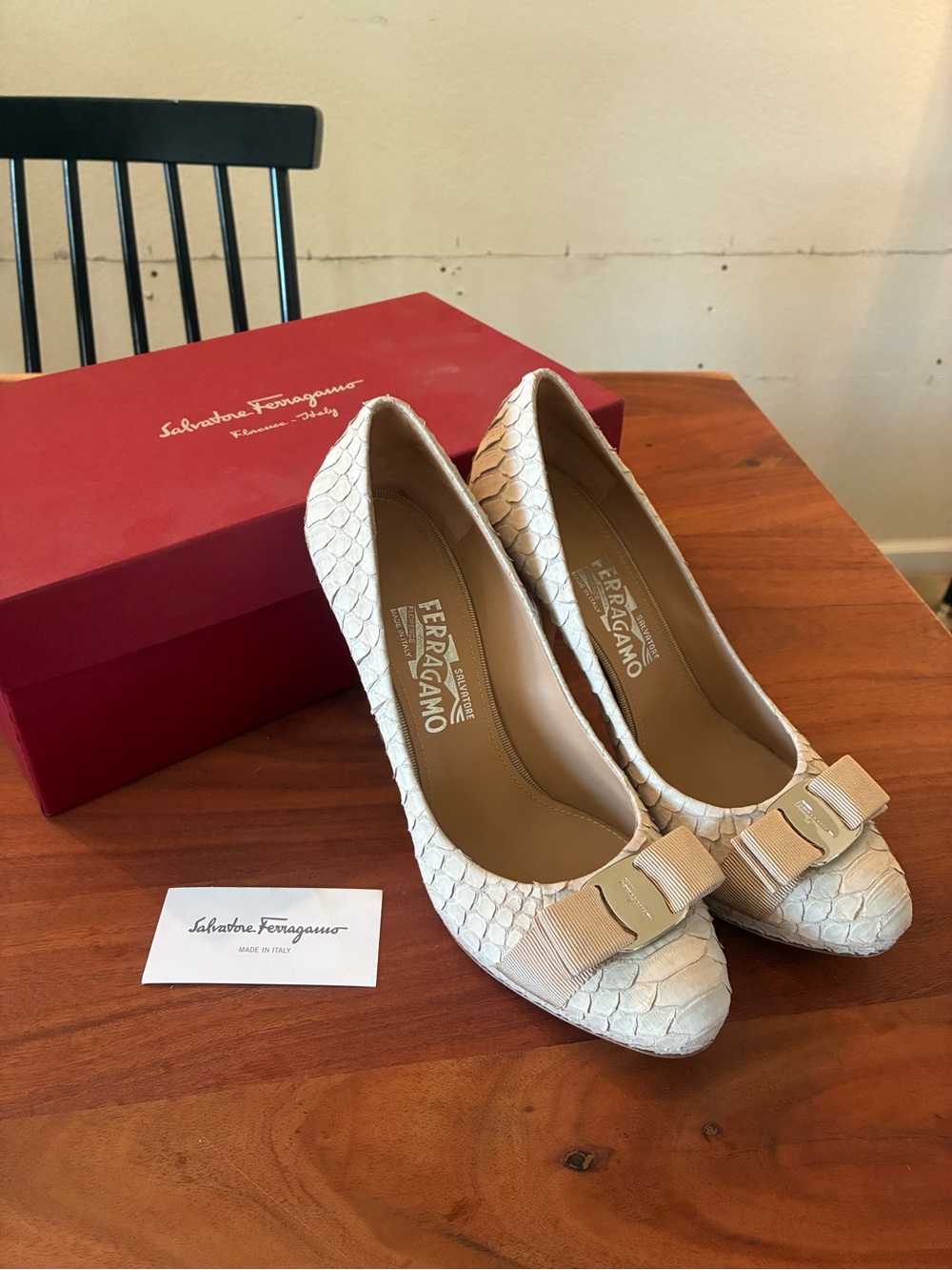 Salvatore Ferragamo Off-White Textured Vara Bow Pumps